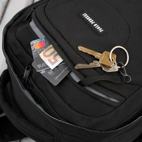 Pohľad do vnútra batohu na priehradku pre 16 palcový notebook