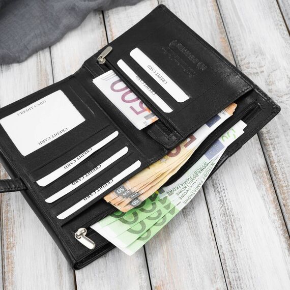 Vnútorné priehradky čiernej dámskej peňaženky s miestom na 10 kariet a RFID fóliou