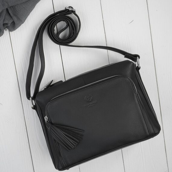 Čierna dámska kožená crossbody kabelka do mesta Paolo Peruzzi so strieborným kovaním