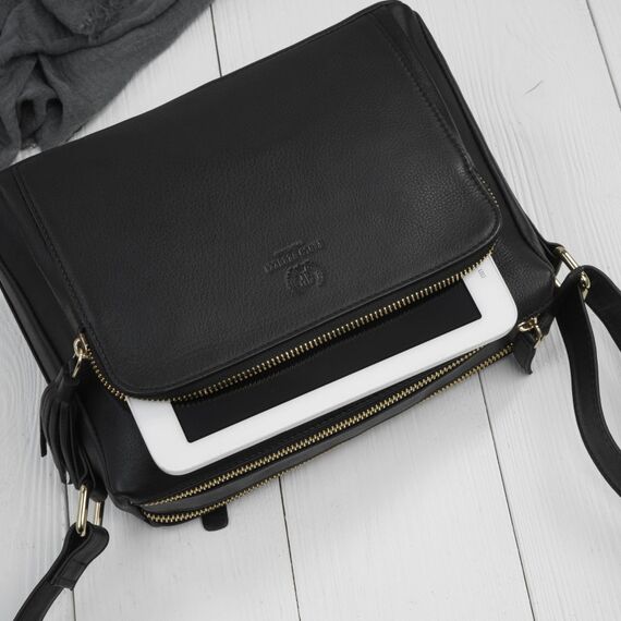 Čierna dámska kožená crossbody kabelka do mesta Paolo Peruzzi so zlatým kovaním