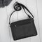 Čierna dámska kožená crossbody kabelka do mesta Paolo Peruzzi so strieborným kovaním